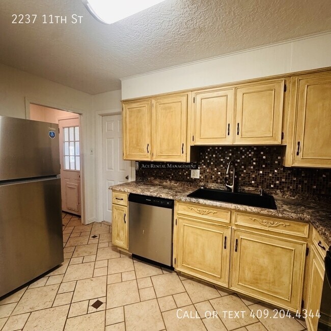 Building Photo - 2237 11th St