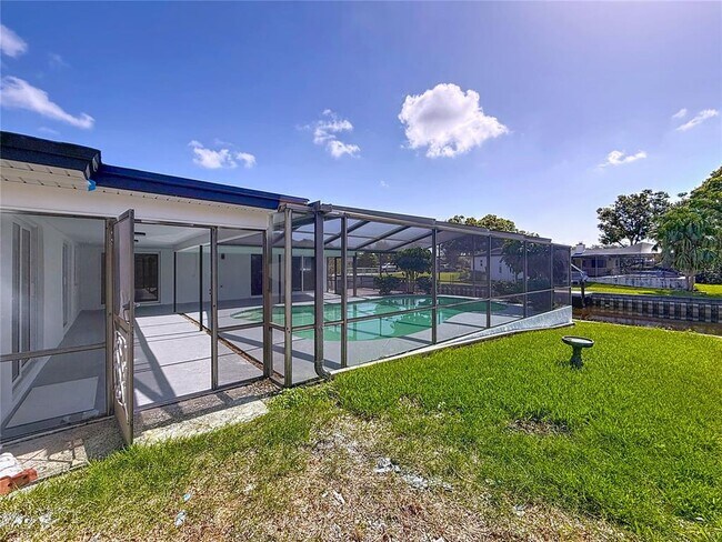Building Photo - 1900 Sandpiper Dr