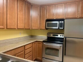 Building Photo - Beautiful upstairs condo with Washer and D...