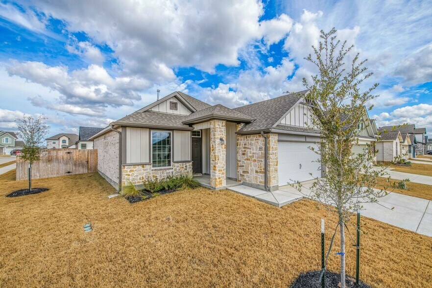 Building Photo - 6101 Pocono Dr