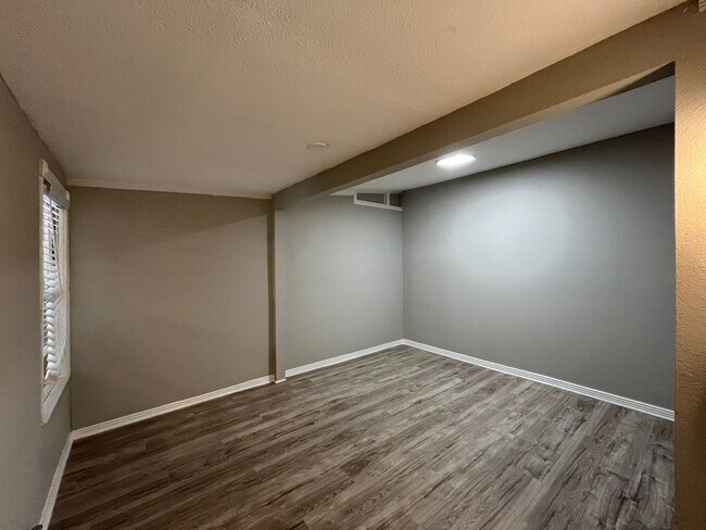 Building Photo - 3309 Mahan Dr