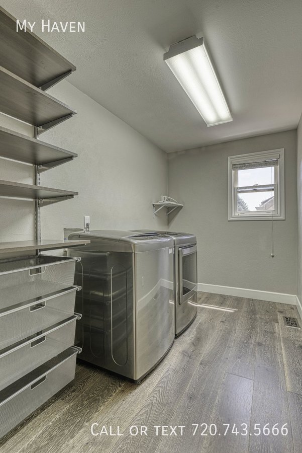 Building Photo - Stunning Heritage West home with all the b...