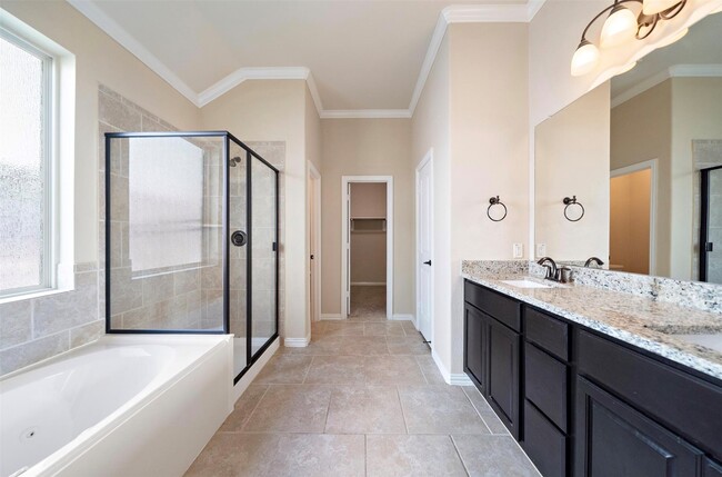 Building Photo - 2 Painted Post Pl