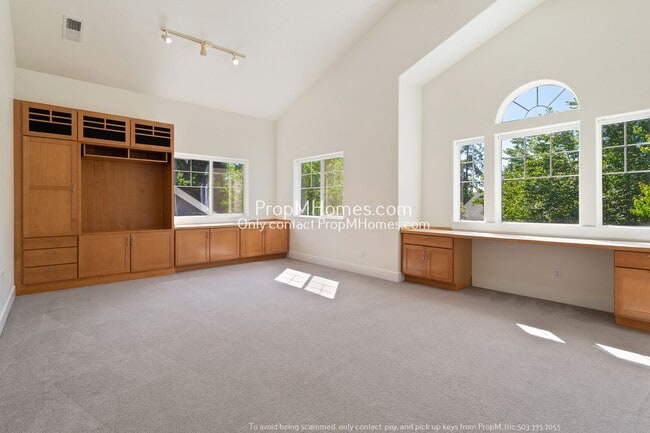 Building Photo - Spacious 5-Bedroom Oasis in the Heart of Five Oaks!
