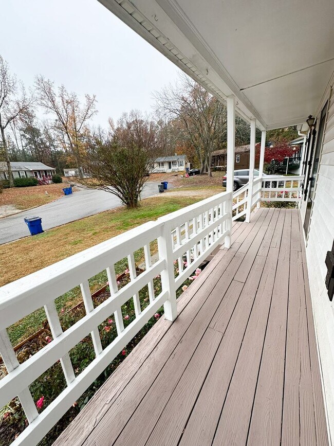 Building Photo - Move-In Ready on Large Corner Lot!
