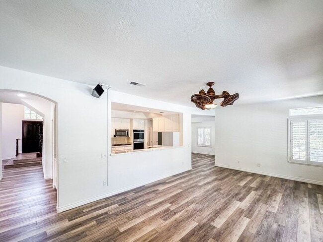 Building Photo - 32971 N Peak Dr