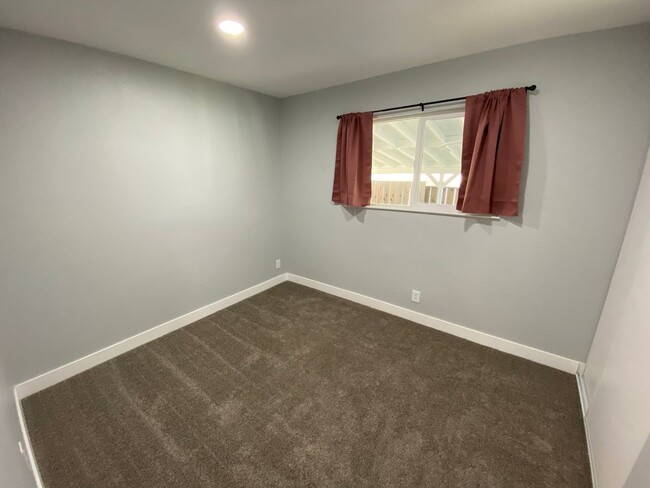 Building Photo - 4 Bed 2 Bath Single Family Home In Antioch...