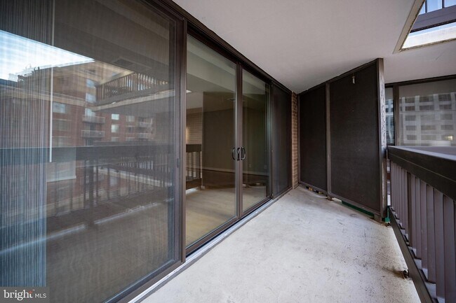 Building Photo - 3800 Fairfax Dr