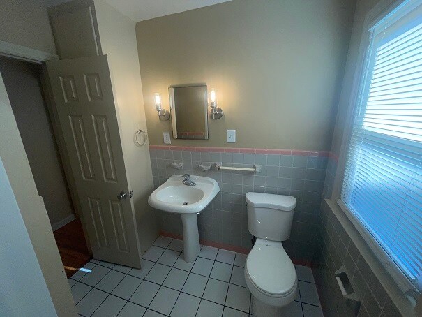 Building Photo - 1431 Margaret Ave SE