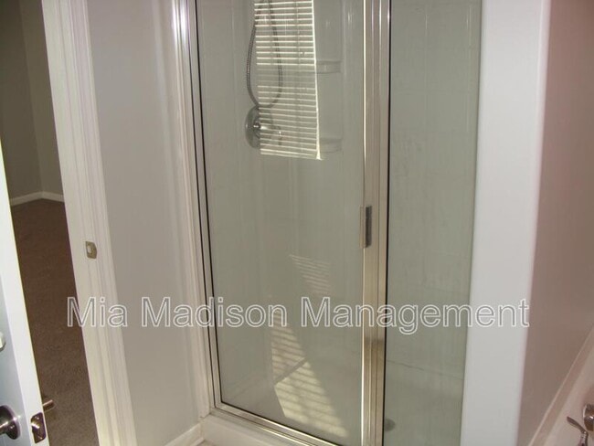 Building Photo - 115 Reese Way