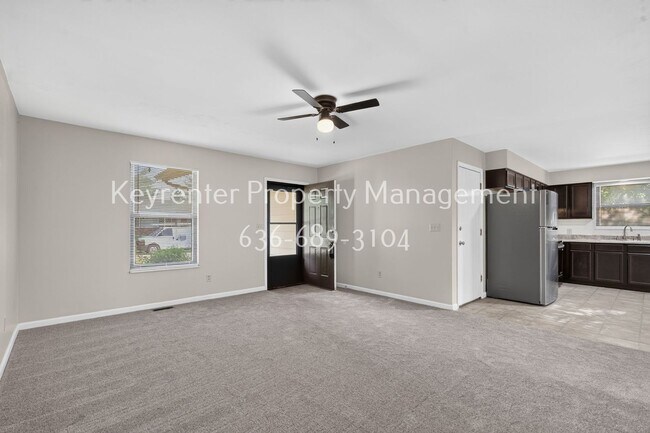 Building Photo - 357 Della Dr