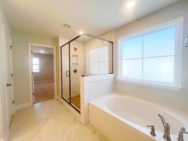 Building Photo - 1105 Cortland Vly