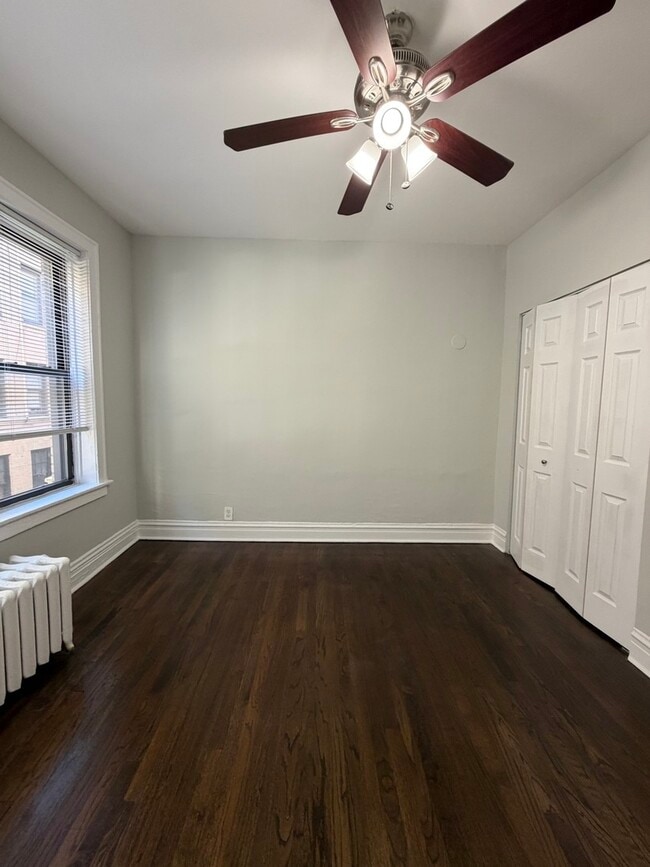 Building Photo - 635 W Roscoe St