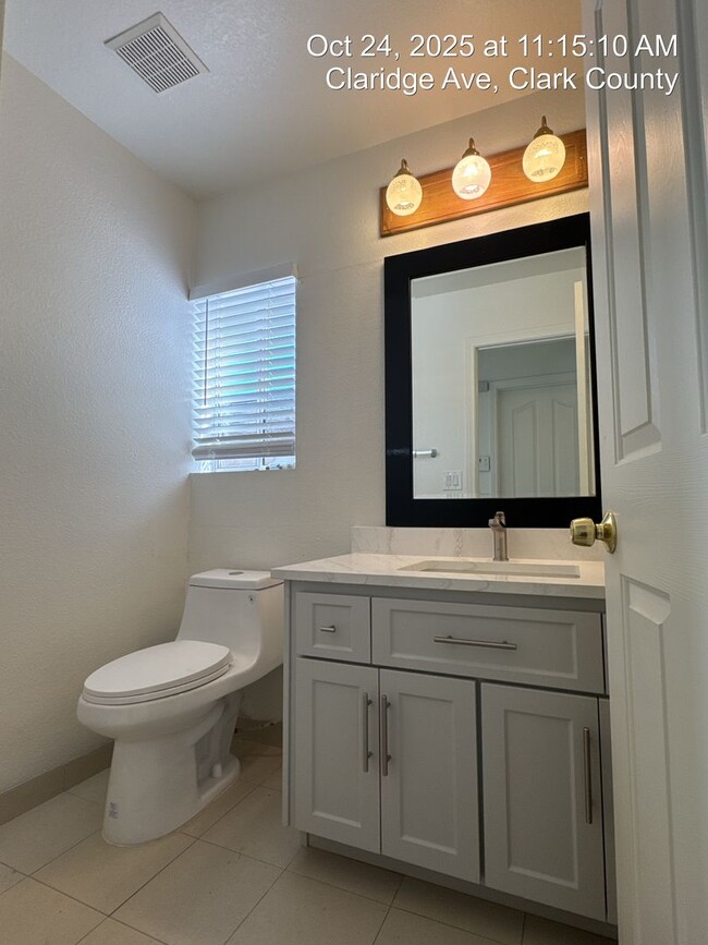 Building Photo - Tri-Level Home with Pool & Spa in Henderso...