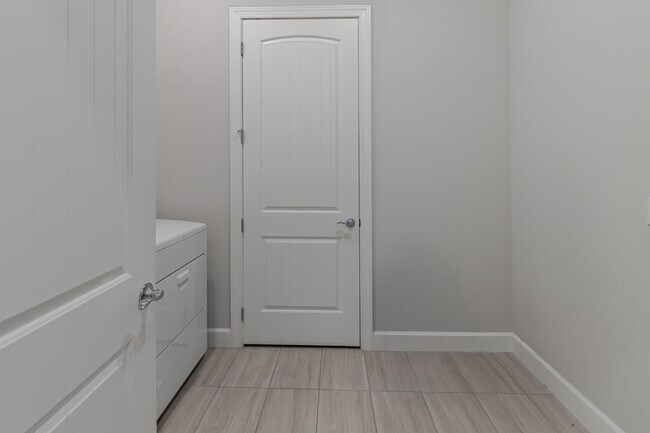 Building Photo - 559 SE Villandry Way