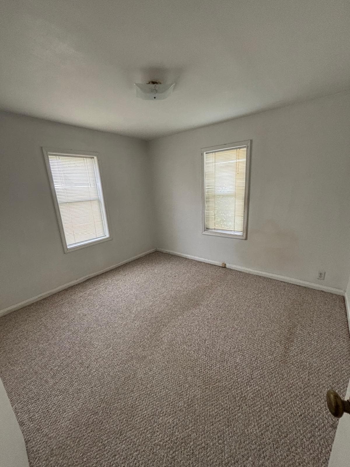 Building Photo - 4021 Clarendon Rd