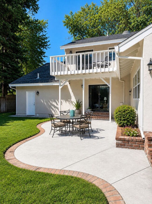 Building Photo - Beautiful Carmichael Home in Exclusive Neighborhood!