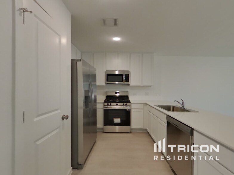Building Photo - 3065 Dawn Sound Dr