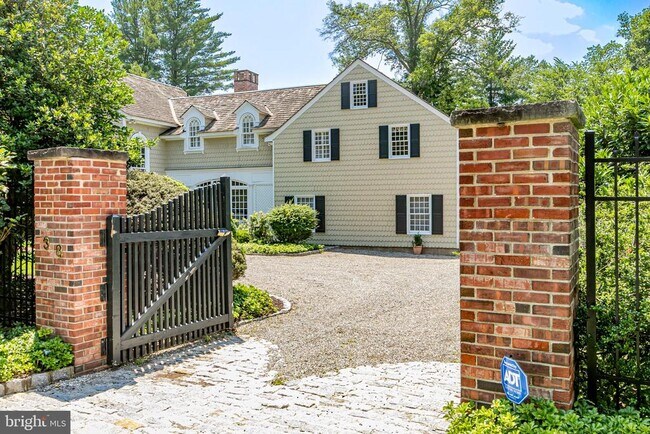 Building Photo - 38 Pardoe Rd