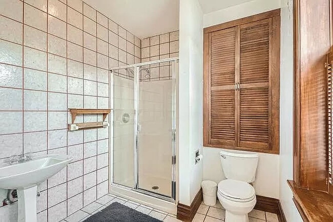 Building Photo - 3247 W 19th Ave