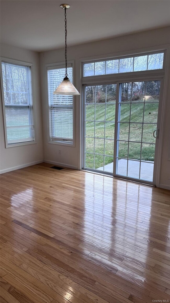 Building Photo - 245 Buttonwood Way