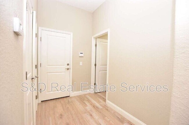 Building Photo - 6986 Highlands Creek Ave