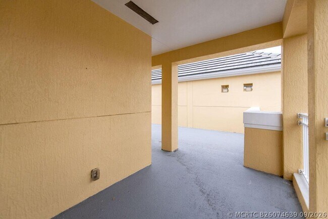 Building Photo - 2326 Vintage Cir