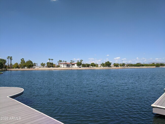 Building Photo - 1321 N Jamaica Way