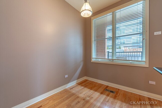 Building Photo - 1117 W Monroe St