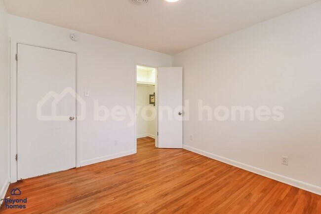 Building Photo - 3-Bedroom Home with Modern Updates and Spacious Yard - Ready for YOU to Move-In!