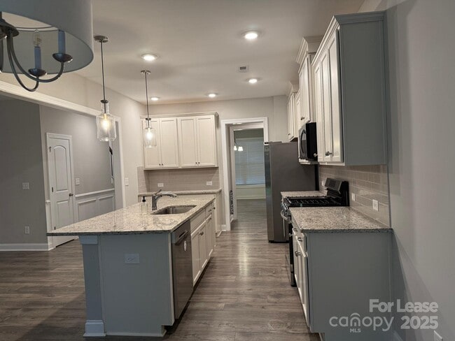Building Photo - 121 Pine Eagle Dr