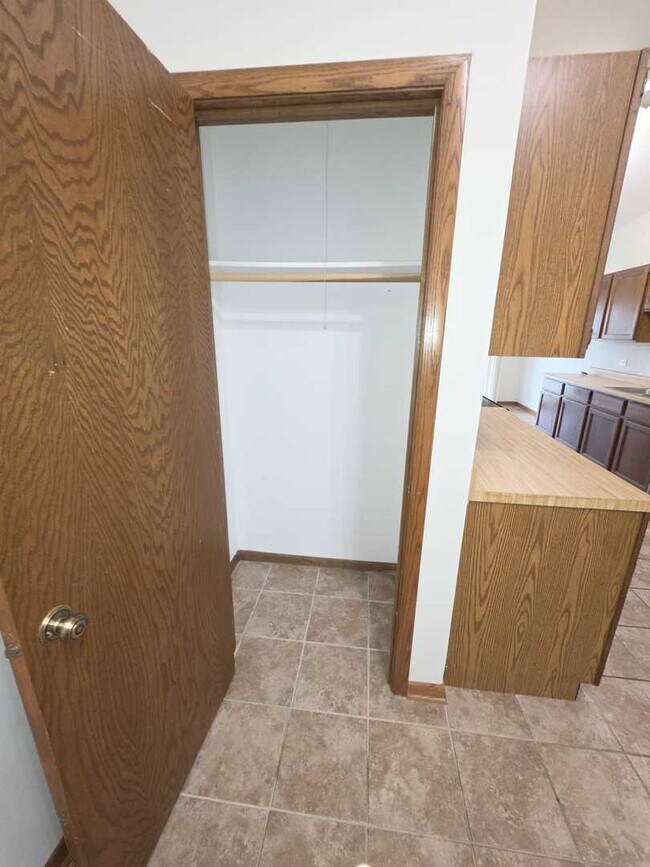 Building Photo - 9950 Treetop Dr