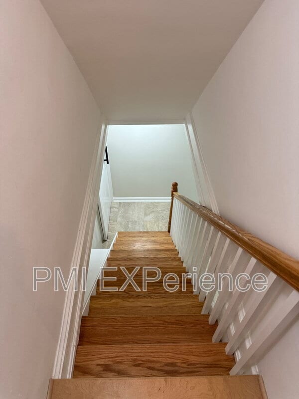 Building Photo - 8203 Comet Dr