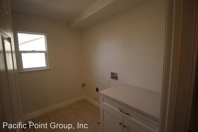 Building Photo - 5 br, 2.5 bath House - 2731 Zinfandel Ct
