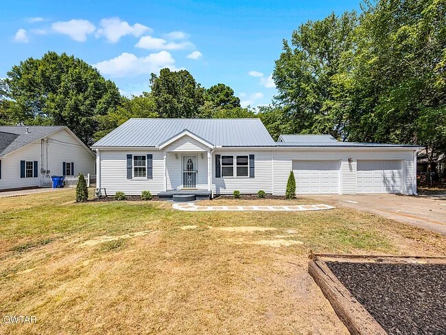 Primary Photo - 226 Willow Dr