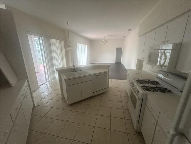Building Photo - 1332 Hatcher Loop Dr