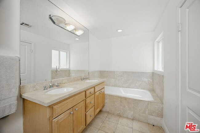 Building Photo - 2125 S Bentley Ave