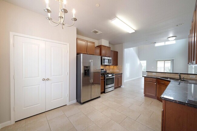 Building Photo - 1620 Bryant Dr