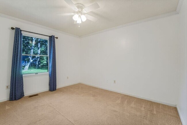 Building Photo - 8170 Linda Ln