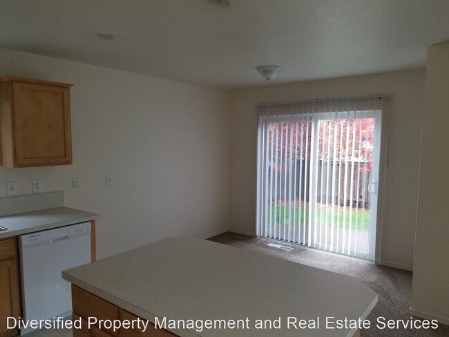 Building Photo - 4159 Thoroughbred Ave SE