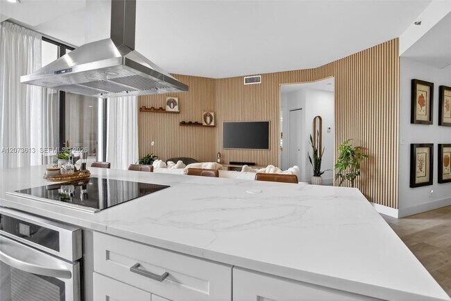 Building Photo - 20185 E Country Club Dr