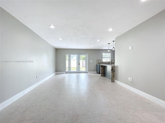 Building Photo - 13804 Kendale Lakes Dr