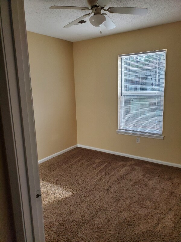 Building Photo - 6 Highwood Ct