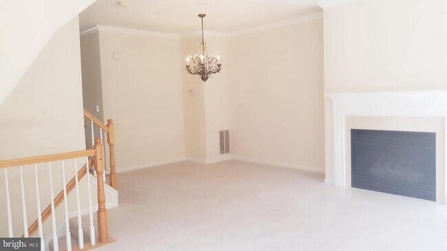 Building Photo - 9609 Athens Pl