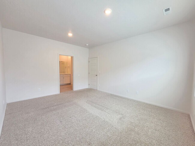Building Photo - $2,695 - 4 Bed / 2 Bath Beautiful Newer Construction Home in Cheney