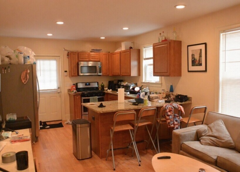 Building Photo - 35 Pratt St