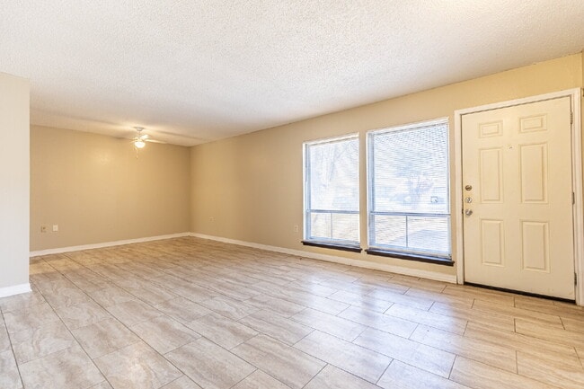 Building Photo - 2943 Keslake St