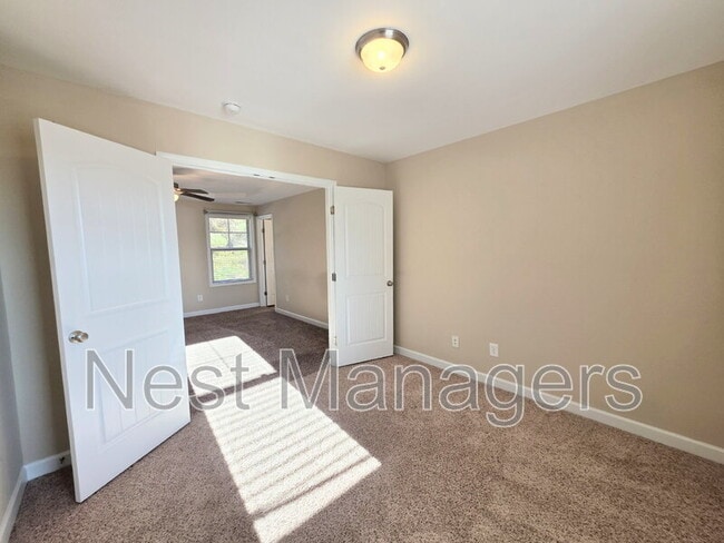 Building Photo - 389 Roanoke Dr