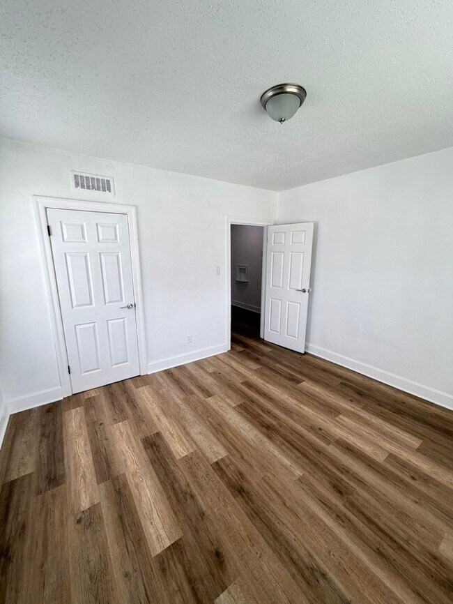 Building Photo - Historic District Home 3bd 2 baths