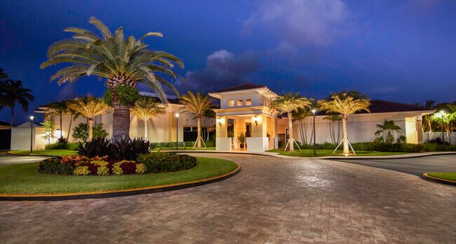 Building Photo - 8232 Heritage Club Dr